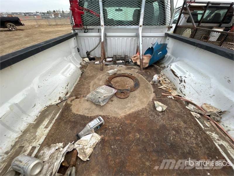 Ford F-350 XL 4x4 Crew Cab Pickup (Inoperable) Egyéb