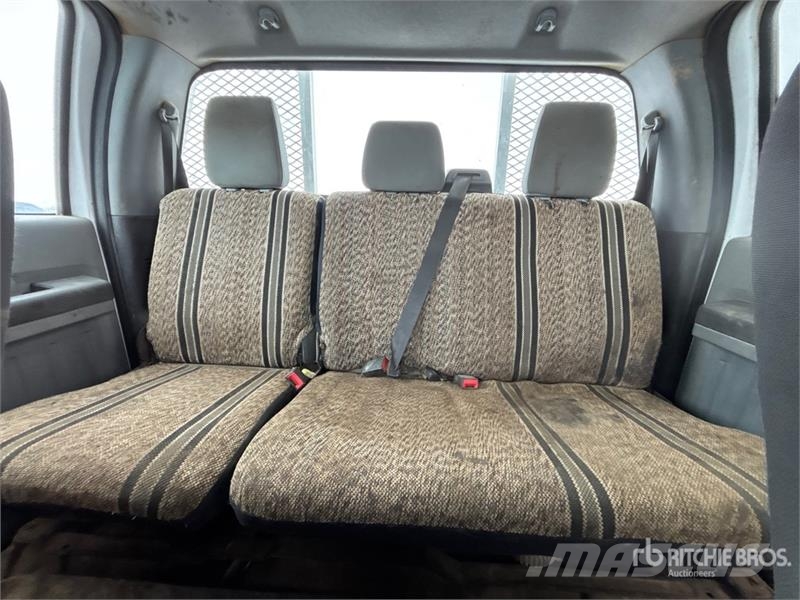 Ford F-350 XL 4x4 Crew Cab Pickup Ostalo
