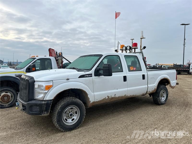 Ford F-350 XL 4x4 Crew Cab Pickup (Inoperable) Egyéb