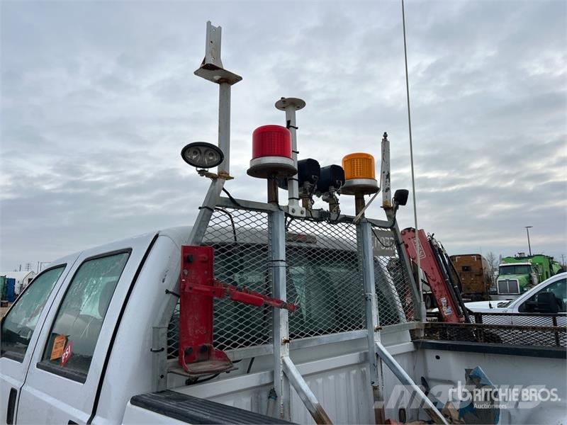 Ford F-350 XL 4x4 Crew Cab Pickup (Inoperable) Egyéb
