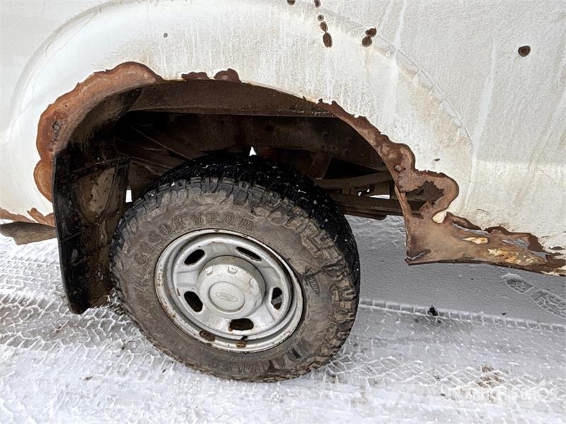 Ford F-350 XL 4x4 Crew Cab Pickup Ostalo