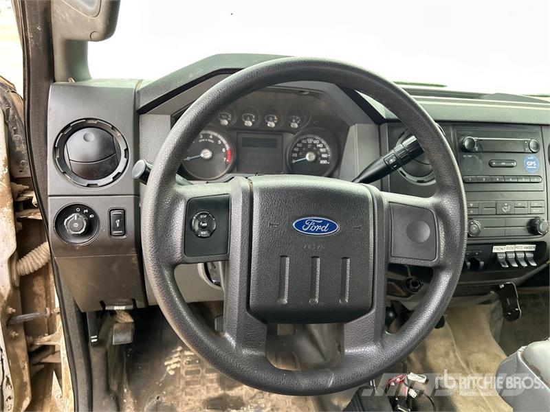 Ford F-350 XL 4x4 Crew Cab Pickup (Inoperable) Egyéb