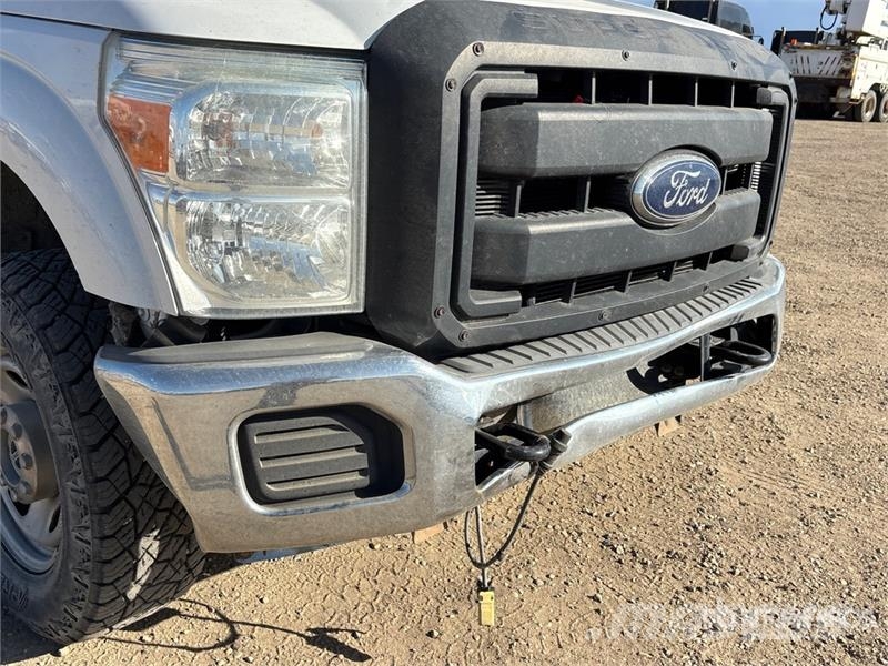 Ford F-350 XL 4x4 Crew Cab Pickup Otras furgonetas