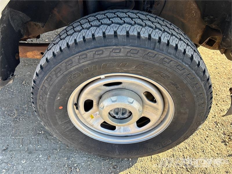 Ford F-350 XL 4x4 Crew Cab Pickup Muu