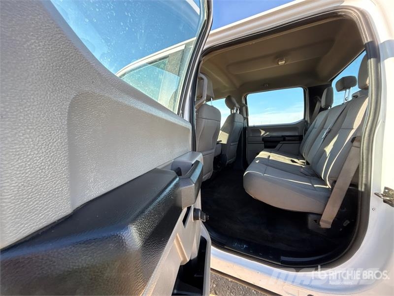 Ford F-350 XL 4x4 Crew Cab Pickup Muu