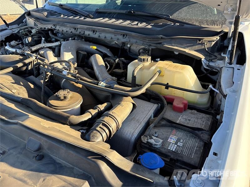 Ford F-350 XL 4x4 Crew Cab Pickup Other