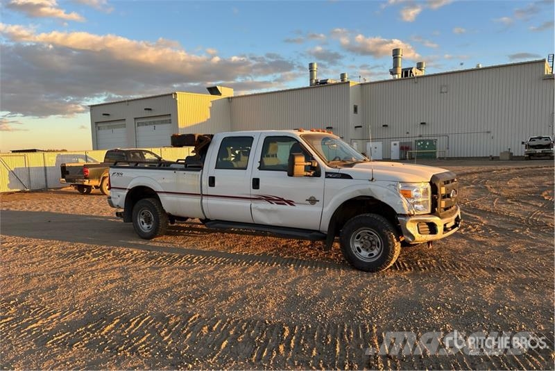 Ford F-350 XL 4x4 Crew Cab Pickup Anders