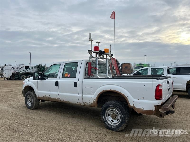 Ford F-350 XL 4x4 Crew Cab Pickup (Inoperable) Egyéb