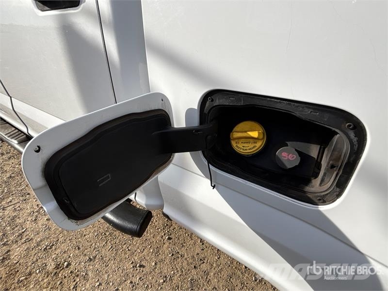 Ford F-350 XL 4x4 Crew Cab Pickup Muu