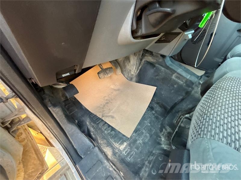 Ford F-350 XL 4x4 Crew Cab Pickup Anders