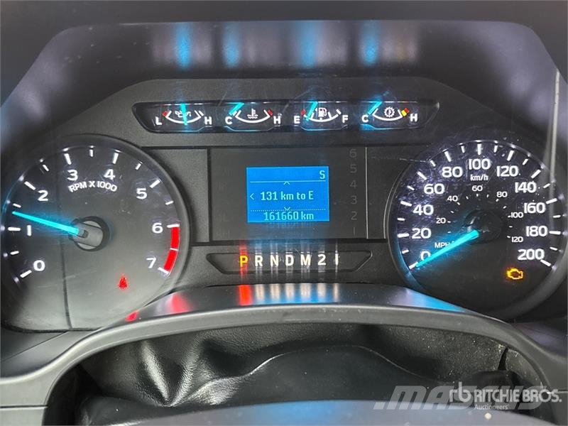 Ford F-350 XL 4x4 Crew Cab Pickup Kita