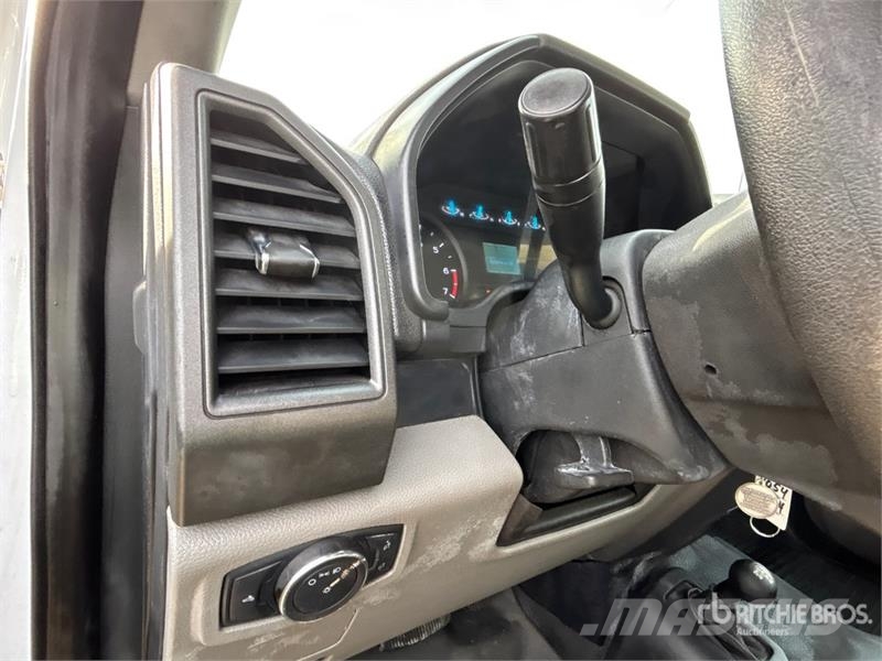Ford F-350 XL 4x4 Crew Cab Pickup Muu