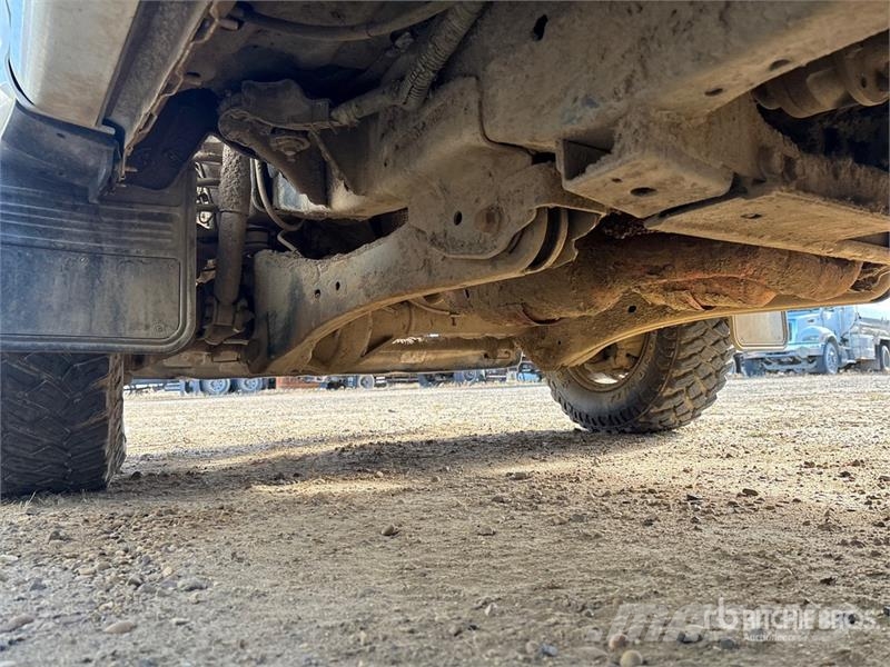 Ford F-350 XL 4x4 Crew Cab Pickup Drugi