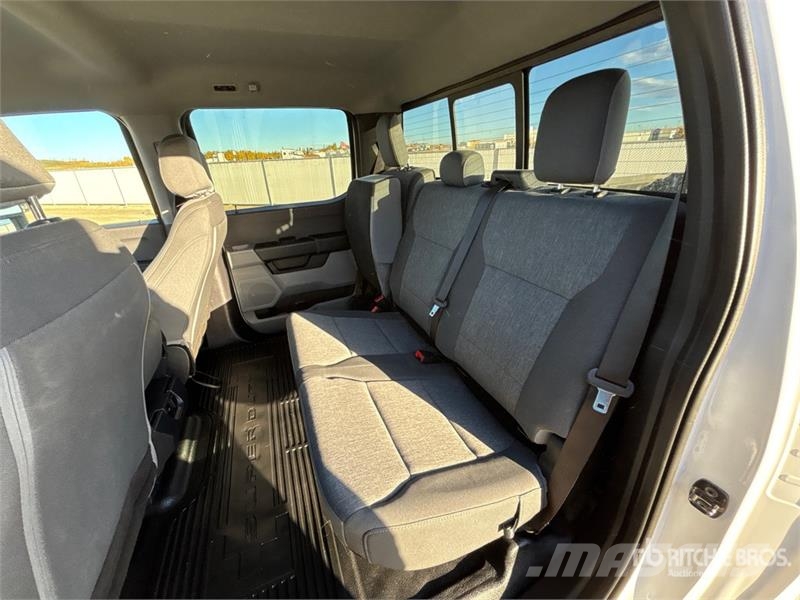 Ford F-350 XL 4x4 Crew Cab Pickup Other