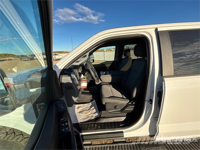 Ford F-350 XL 4x4 Crew Cab Pickup Other