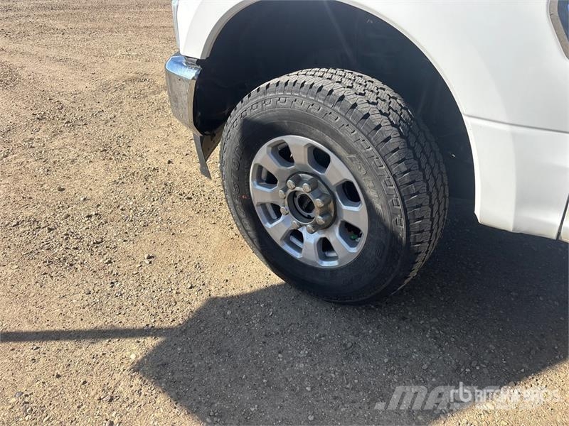 Ford F-350 XL 4x4 Crew Cab Pickup Прочие фургоны