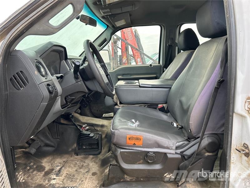 Ford F-350 XL 4x4 Crew Cab Pickup (Inoperable) Egyéb