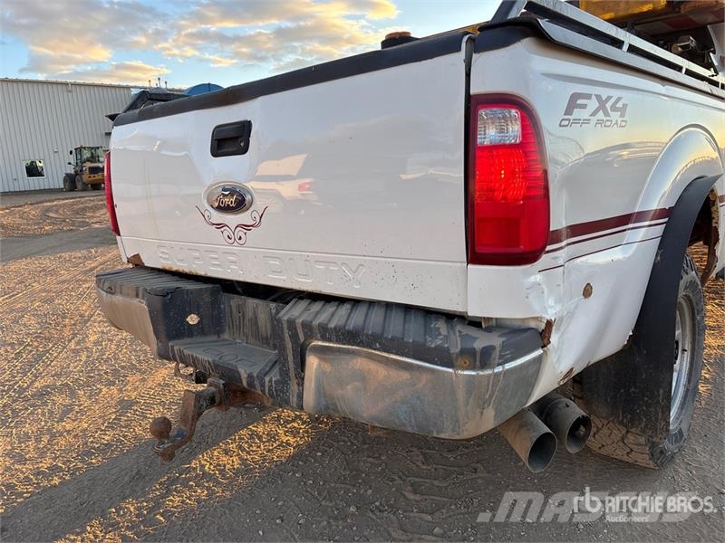 Ford F-350 XL 4x4 Crew Cab Pickup Anders