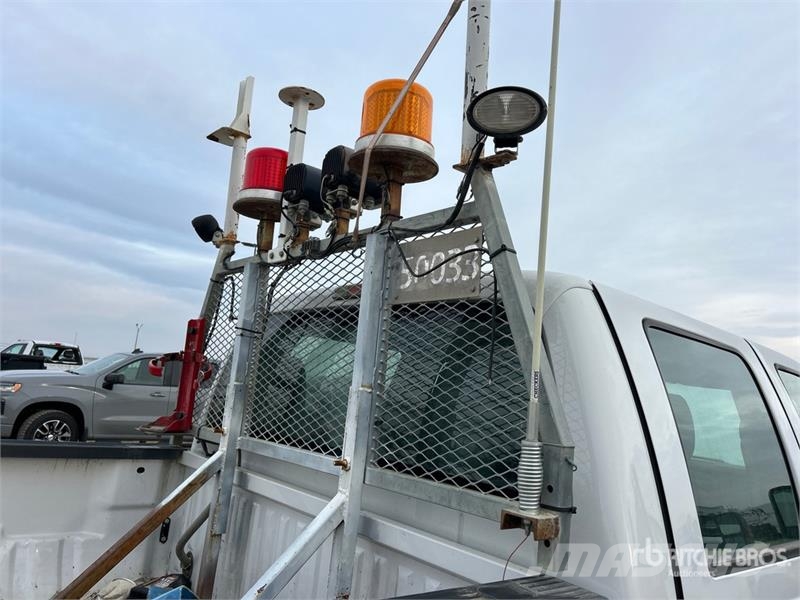 Ford F-350 XL 4x4 Crew Cab Pickup (Inoperable) Egyéb