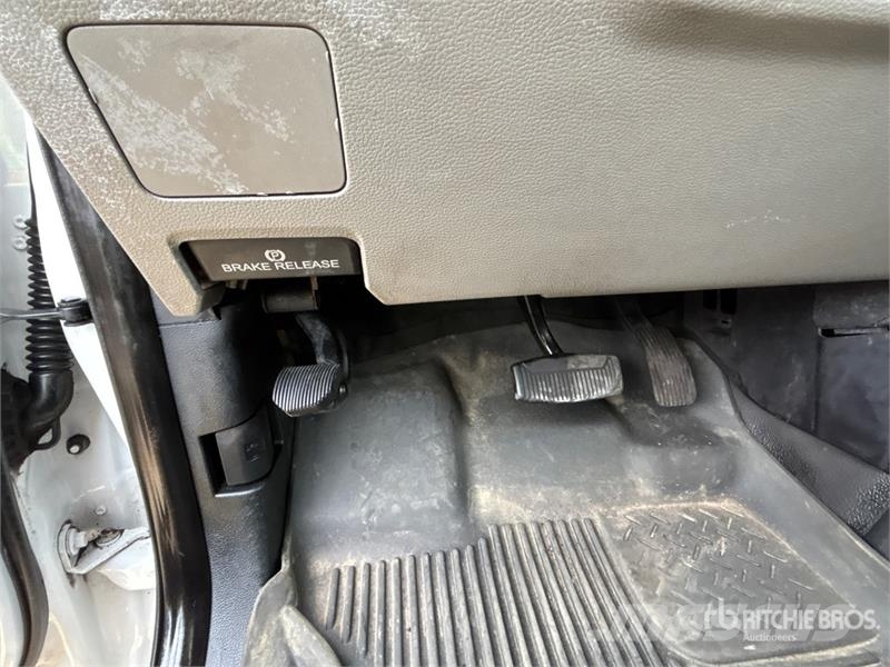Ford F-350 XL 4x4 Crew Cab Pickup Muu