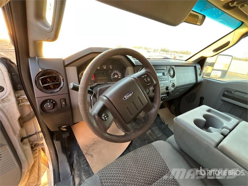 Ford F-350 XL 4x4 Crew Cab Pickup Anders