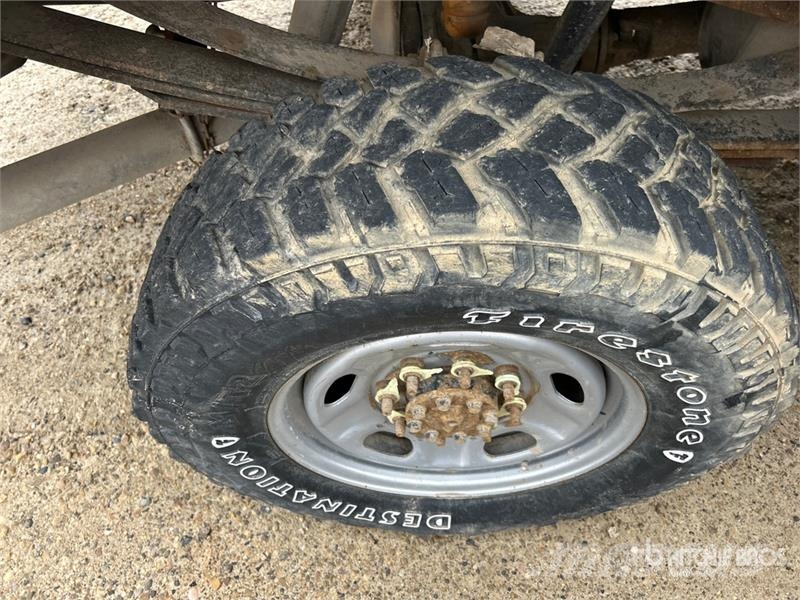 Ford F-350 XL 4x4 Crew Cab Pickup (Inoperable) Egyéb