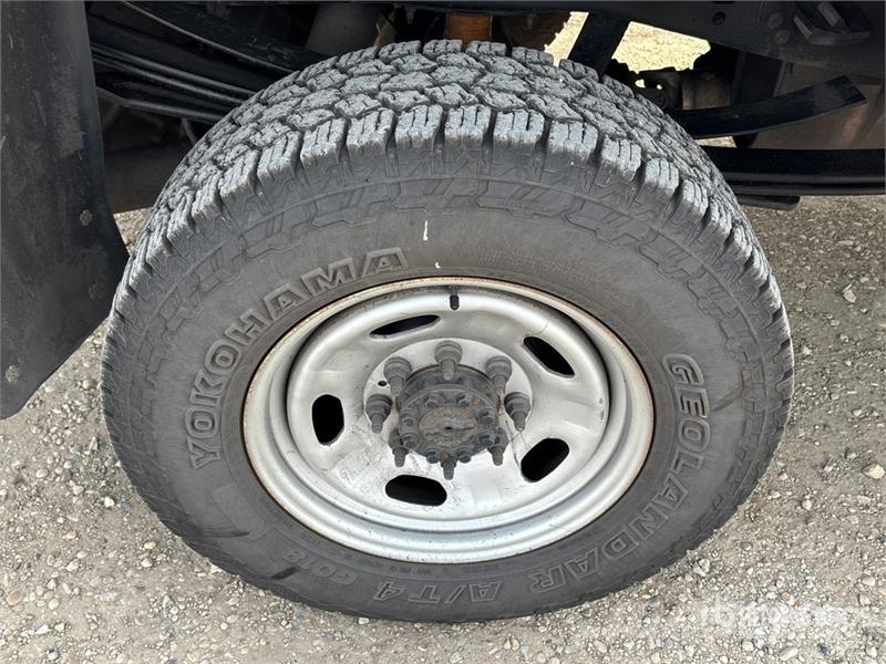 Ford F-350 XL 4x4 Crew Cab Pickup Muu