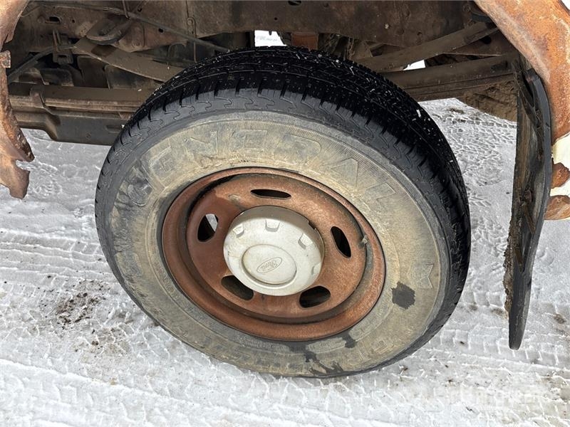 Ford F-350 XL 4x4 Crew Cab Pickup Ostalo