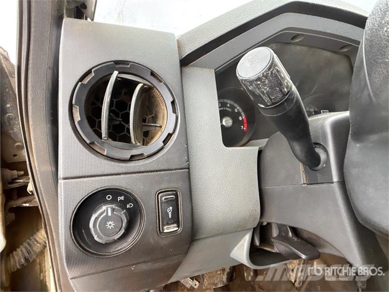 Ford F-350 XL 4x4 Crew Cab Pickup Ostalo