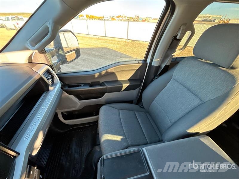 Ford F-350 XL 4x4 Crew Cab Pickup Other