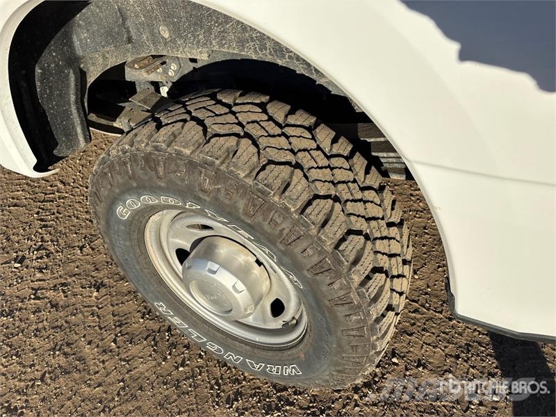 Ford F-350 XL 4x4 Crew Cab Pickup Other