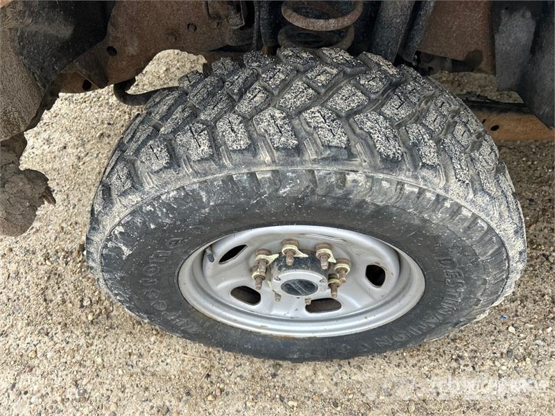 Ford F-350 XL 4x4 Crew Cab Pickup (Inoperable) Egyéb