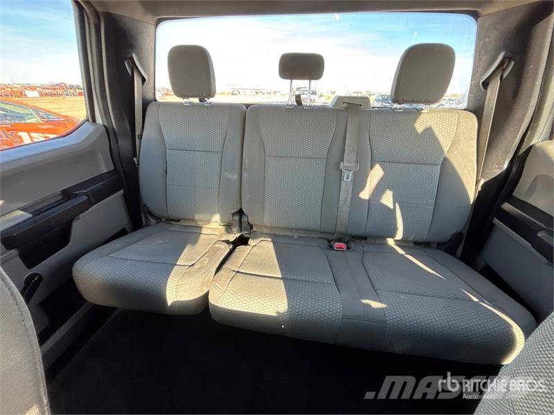 Ford F-350 XL 4x4 Crew Cab Pickup Muu