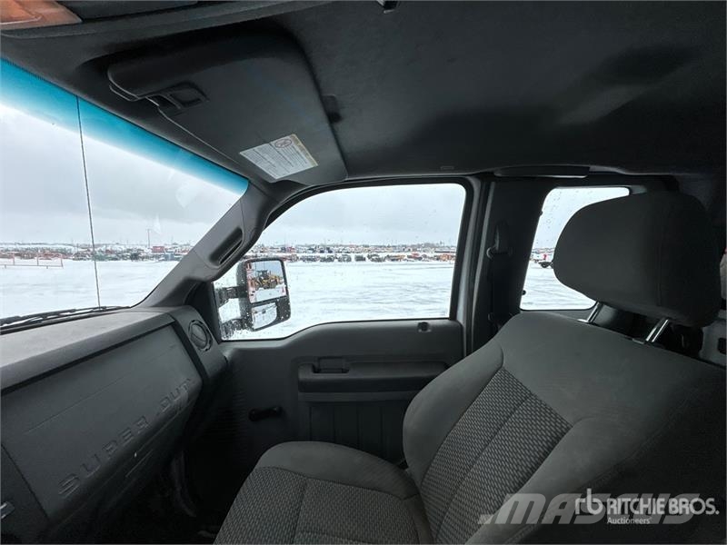 Ford F-350 XL 4x4 Extended Cab Utility Truck Pickup/Sideaflæsning