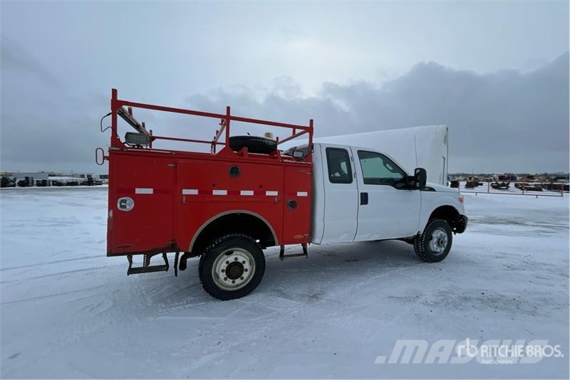 Ford F-350 XL 4x4 Extended Cab Utility Truck Pickup/Sideaflæsning