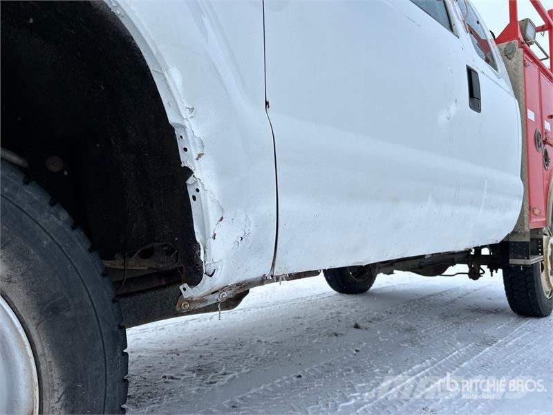 Ford F-350 XL 4x4 Extended Cab Utility Truck Pickup/Sideaflæsning