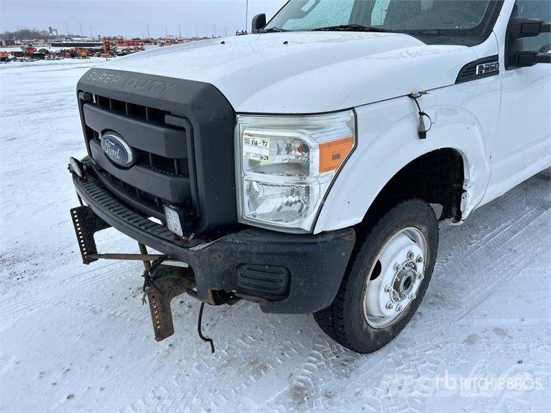 Ford F-350 XL 4x4 Extended Cab Utility Truck Pickup/Sideaflæsning