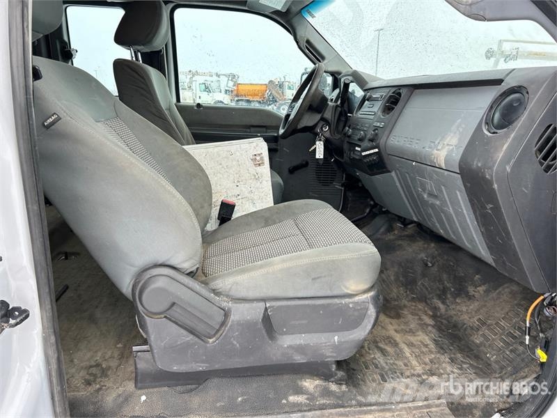 Ford F-350 XL 4x4 Extended Cab Utility Truck Pickup/Sideaflæsning