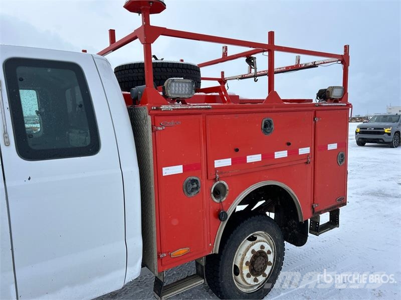 Ford F-350 XL 4x4 Extended Cab Utility Truck Pickup/Sideaflæsning