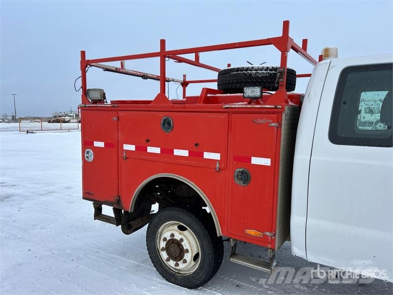 Ford F-350 XL 4x4 Extended Cab Utility Truck Pickup/Sideaflæsning