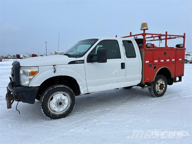 Ford F-350 XL 4x4 Extended Cab Utility Truck Pickup/Sideaflæsning