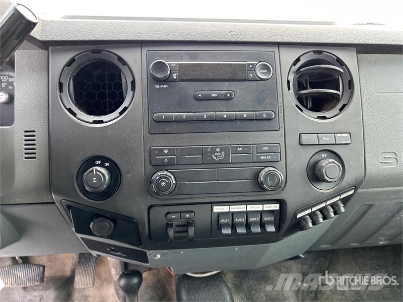 Ford F-350 XL 4x4 Extended Cab Utility Truck Pickup/Sideaflæsning