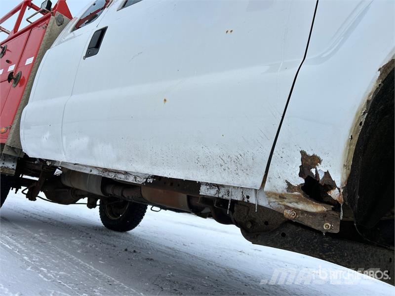 Ford F-350 XL 4x4 Extended Cab Utility Truck Pickup/Sideaflæsning
