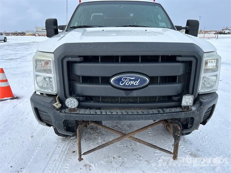 Ford F-350 XL 4x4 Extended Cab Utility Truck Pickup/Sideaflæsning