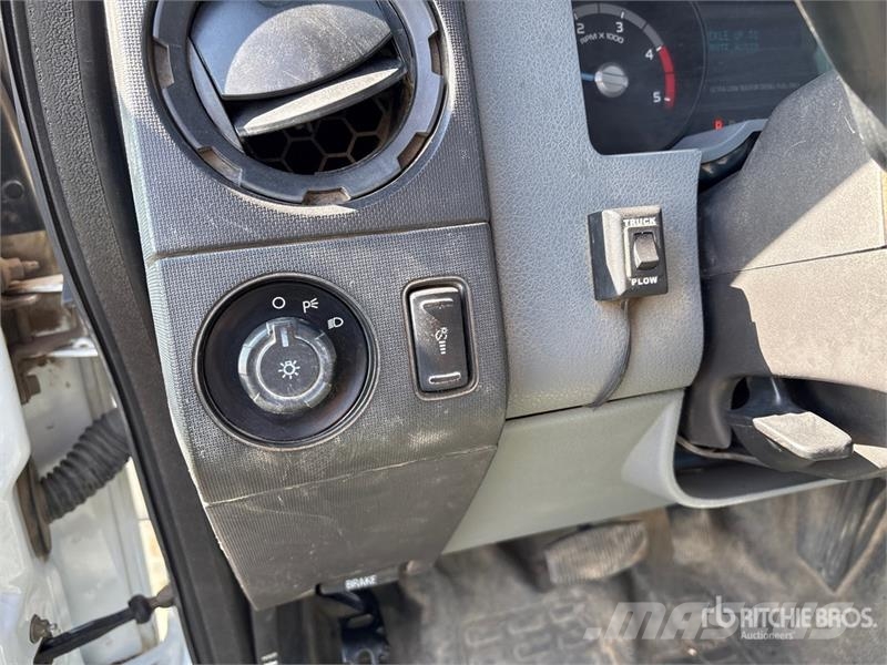 Ford F-350 XL 4x4 Pickup Прочие фургоны