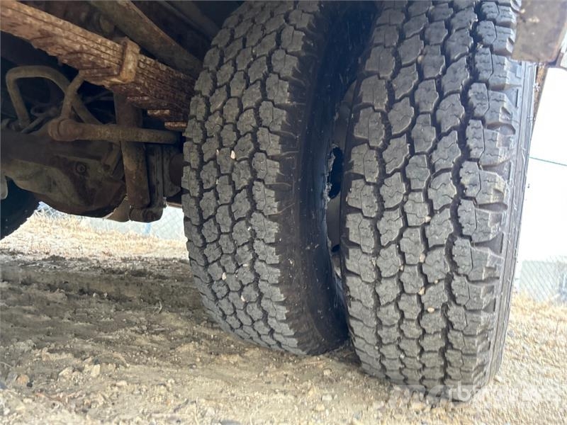 Ford F-350 XLT 4x2 Service Truck (Inoperable) Kis teherszállító/Platós kocsi
