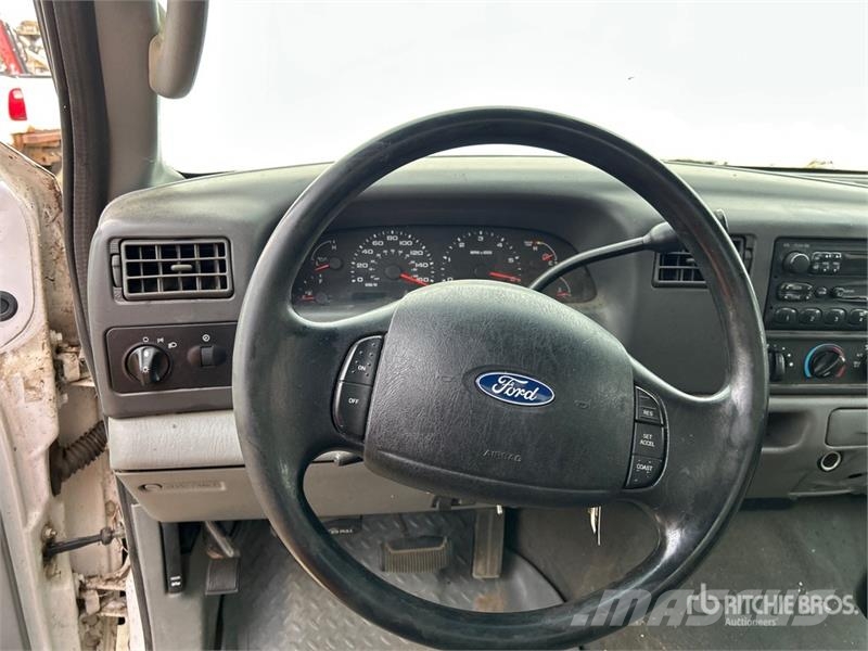 Ford F-350 XLT 4x2 Service Truck (Inoperable) Kis teherszállító/Platós kocsi