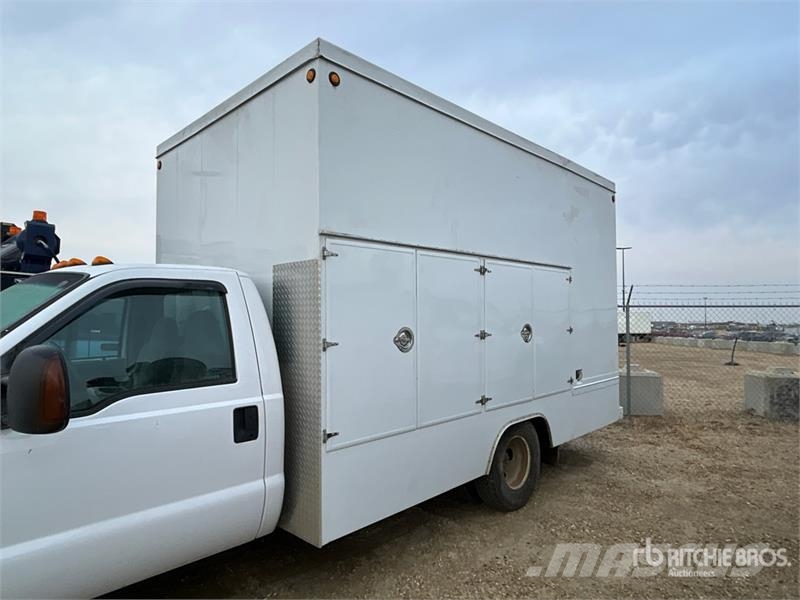 Ford F-350 XLT 4x2 Service Truck (Inoperable) Kis teherszállító/Platós kocsi