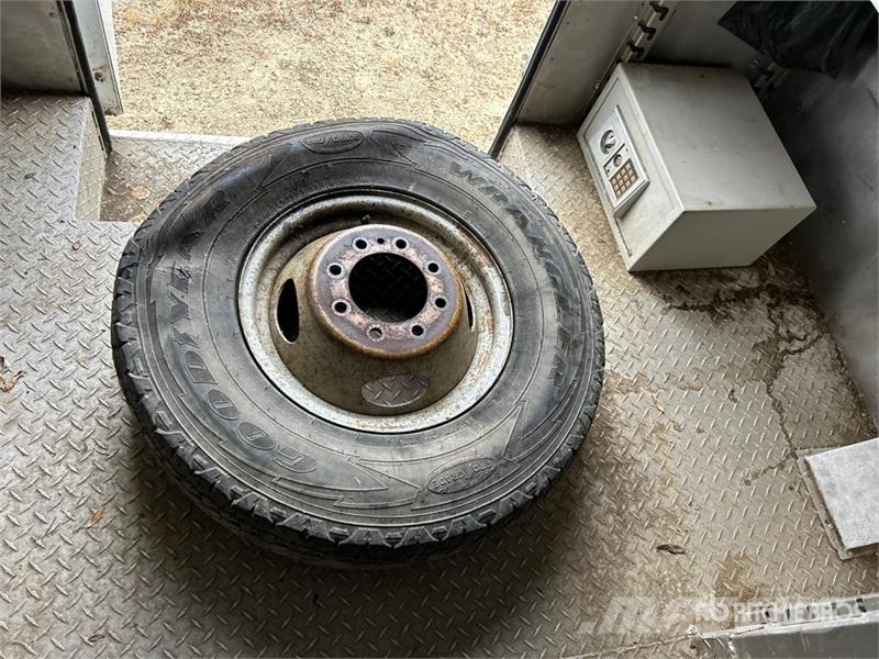 Ford F-350 XLT 4x2 Service Truck (Inoperable) Kis teherszállító/Platós kocsi