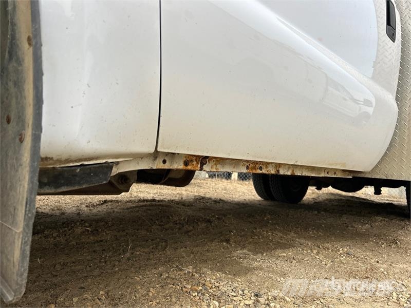 Ford F-350 XLT 4x2 Service Truck (Inoperable) Kis teherszállító/Platós kocsi